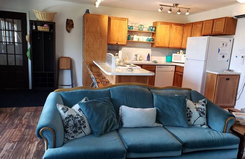 Akeley Apartment | Central to Resort Territory