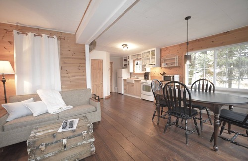 Mont-Tremblant Cottage | Central Tremblant Waterfront Cabin. Speedy work from home WiFi & cell reception