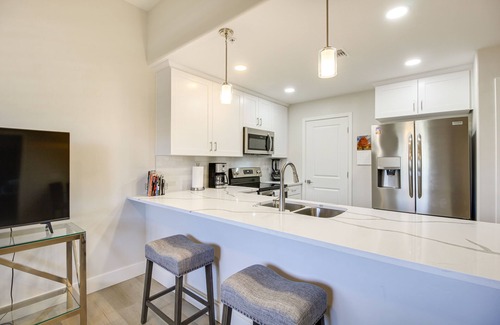 Tucson Condo | Central Tucson Condo w/Community Pool + Hot Tub!