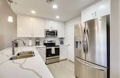 Tucson Condo | Central Tucson Condo w/Community Pool + Hot Tub!