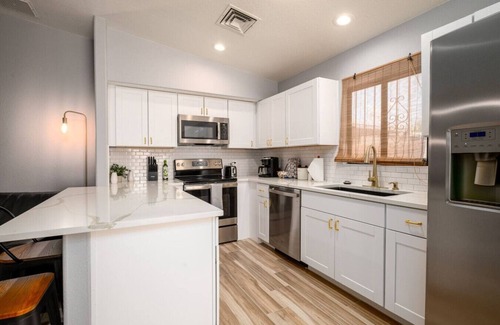 Avondale House | Central Tucson Townhome
