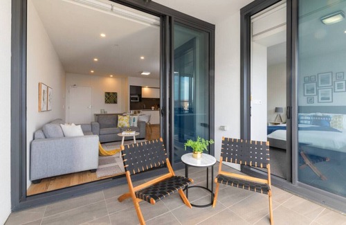 South Brisbane Apartment | Central Unit w/Modern Design, Close to Everything