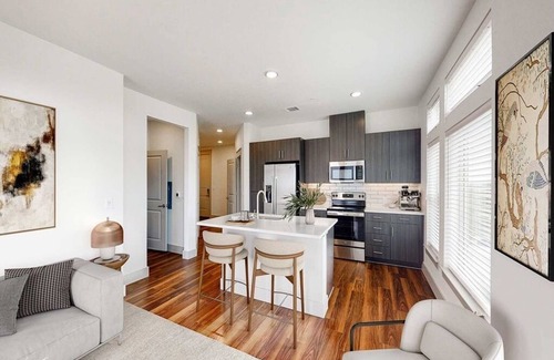 Addison Apartment | Central Upscale Retreat in Dallas Area