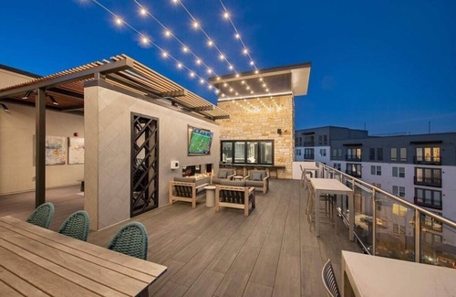 Addison Apartment | Central Upscale Retreat in Dallas Area