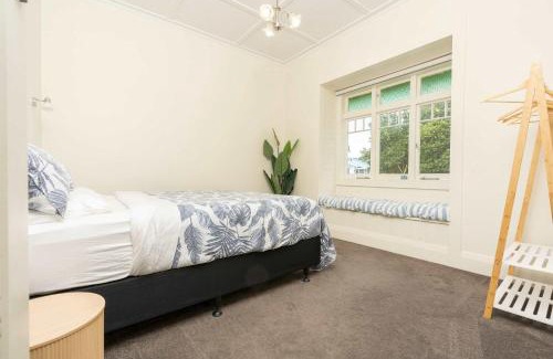 Woodhill House | Central Villa Oasis