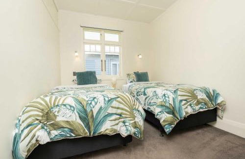 Woodhill House | Central Villa Oasis