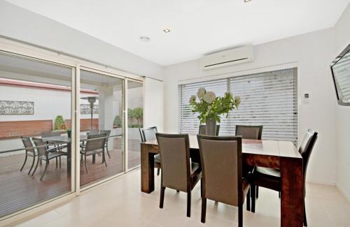 Warrnambool House | Central Warrnambool Townhouse
