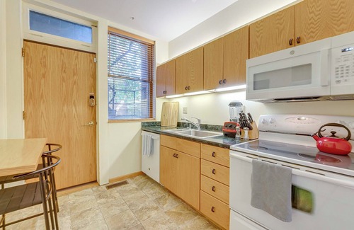Central West End Apartment | Central West End Condo < 1 Mi to Forest Park!