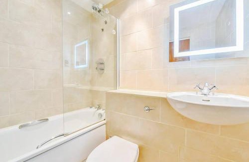 London City Centre Apartment | CENTRAL WEST END & THEATRE-LAND 2 Beds & 2 Baths