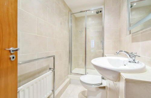 London City Centre Apartment | CENTRAL WEST END & THEATRE-LAND 2 Beds & 2 Baths