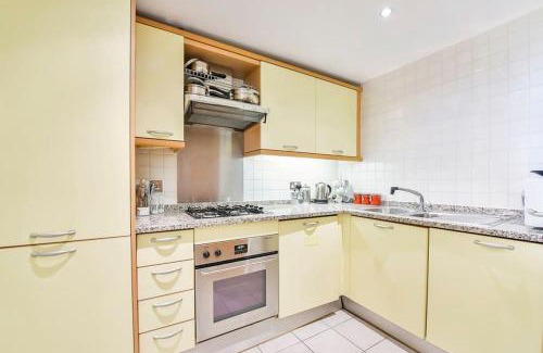 London City Centre Apartment | CENTRAL WEST END & THEATRE-LAND 2 Beds & 2 Baths