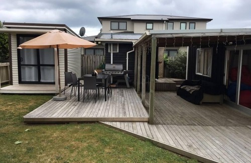 Whangamata House | Central Whanga Beach Bach - Walk to Beach and Town. Open Plan Living