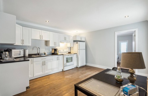 Winchester House | Central Winchester Bungalow side unit