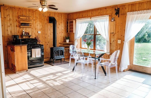 Holden House | Central yet quiet Log Cabin on 4 acres with laundry, kitchen, bathroom and sauna
