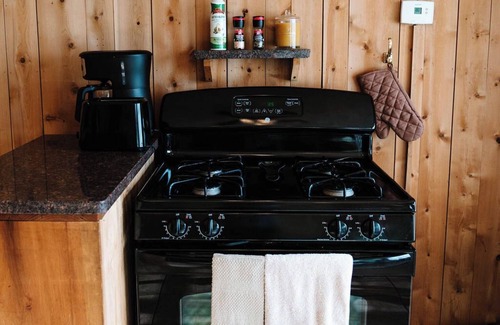 Holden House | Central yet quiet Log Cabin on 4 acres with laundry, kitchen, bathroom and sauna