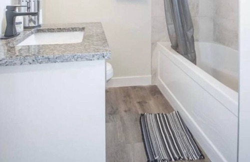 Edmonton Condo | Centrally located 1 bedroom 1 bathroom close to down town and whyte Ave
