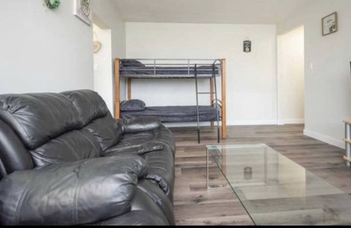 Edmonton Condo | Centrally located 1 bedroom 1 bathroom close to down town and whyte Ave