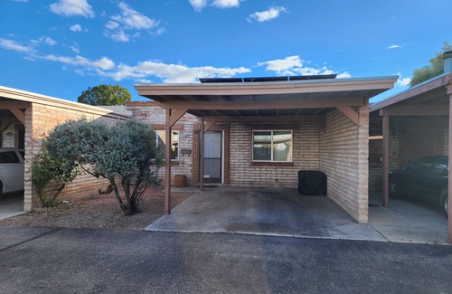 Oak Flower House | Centrally located 2 bedroom with many amenities close to shops and restaurants.