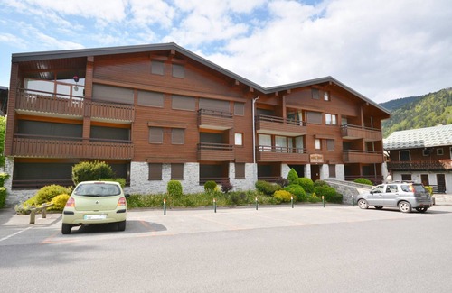Morzine Apartment | Centrally Located 2-Room Apartment Near Ski Lifts, Sleeps 6, Parking, Balcony