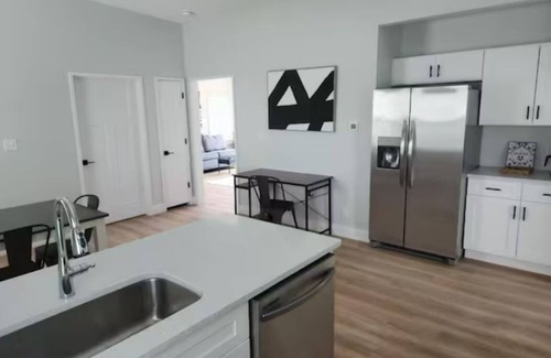 Valparaiso Apartment | Centrally located, 3 bedroom, 2 bath oasis steps from Valparaiso University