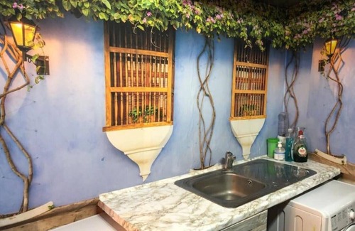 East Walworth House | Centrally located 4 bedroom house with garden free parking in Zone 1 London