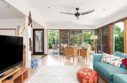 Tin Can Bay House | Centrally located and a nice walk to the bay