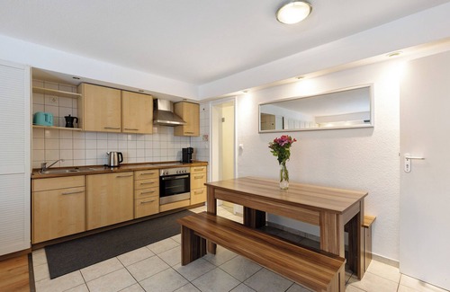 Charlottenburg-Wilmersdorf Apartment | Centrally Located and Quiet Trade Fair Apartment Berlin