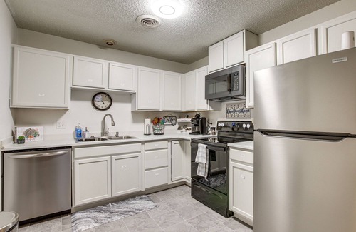 Twain Apartment | Centrally Located Apt ~ 2 Mi to University of Iowa