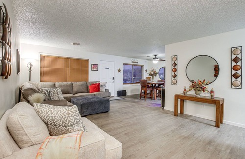 Twain Apartment | Centrally Located Apt ~ 2 Mi to University of Iowa