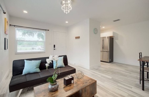 Tampa Apartment | Centrally Located Bayshore Home