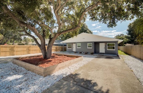 Tampa Apartment | Centrally Located Bayshore Home