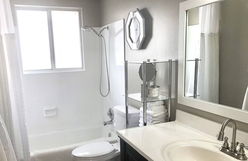 Clearfield House | Centrally Located Between Ogden and Salt Lake City! 5 minutes to HAFB!