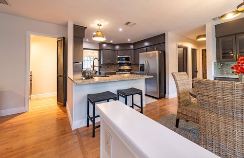 North Central Thousand Oaks House | CENTRALLY LOCATED CLOSE TO AIRPORT & MCALLISTER PARK- 4 BR, 3.5 bath, 2800 SQ FT