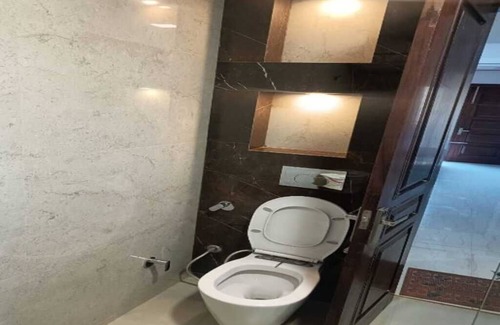 Panchkula Urban Estate Apartment | CENTRALLY LOCATED CITY BEAUTIFUL LUXURY ROOM FOR COUPLES/WORKING PROFESSIONALS.