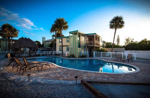 Siesta Key Village Condo | Centrally Located Condo with Amazing Pool a Block from SK Village, Pet Friendly