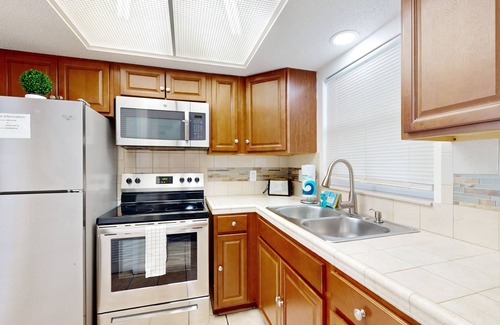 Largo House | Centrally located, dog friendly, comfortable home with AC and WD