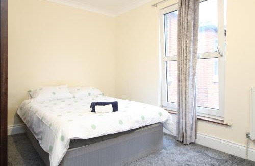 Shirley House | Centrally located double rooms