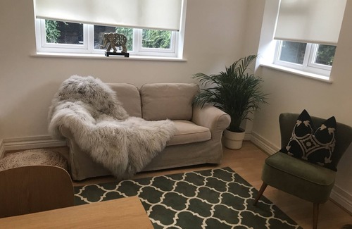 Shaftesbury Apartment | Centrally located Garden Flat