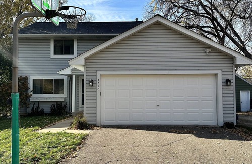 Richfield House | Centrally located house in Richfield minutes from MOA, MSP, shops, restaurants