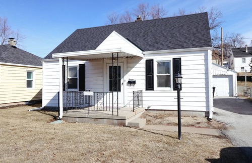 South Central Omaha House | Centrally located in Omaha, close to downtown, major attractions, freeways.