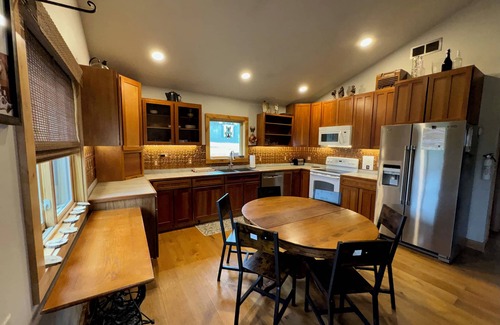 Hill City Cabin | Centrally located in the heart of the Black Hills.