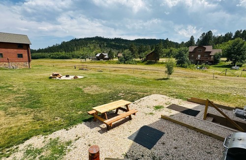 Hill City Cabin | Centrally located in the heart of the Black Hills.