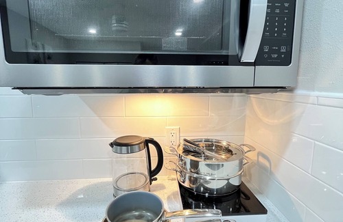 Town N County Park Apartment | Centrally located modern studio W/D in fabulous Tampa close to TPA and highways