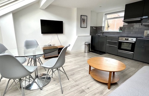 Addison Apartment | Centrally located morden apartment! Market, Underground, Mall within 5 min walk