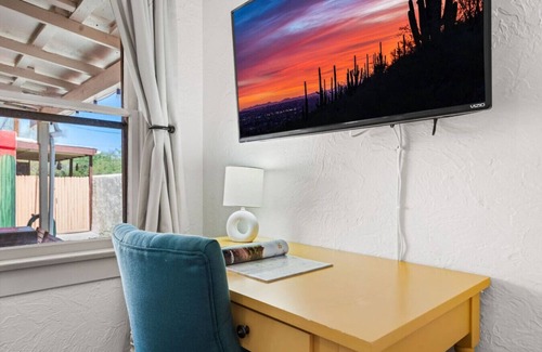 Iron Horse House | Centrally located near The U of A- go Wildcats!