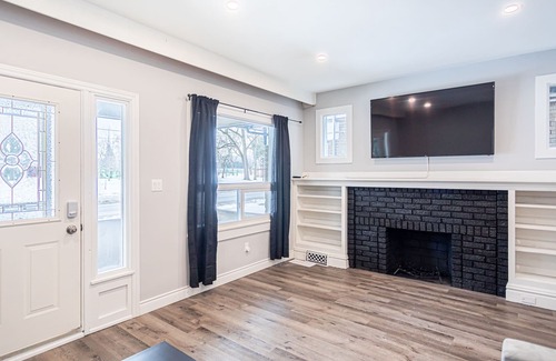 Hamilton House | Centrally Located, Newly Renovated House Across From The Park!