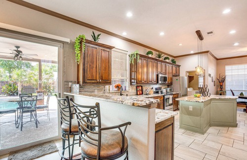 Rowlett House | Centrally Located Rowlett Home w/Outdoor Kitchen!