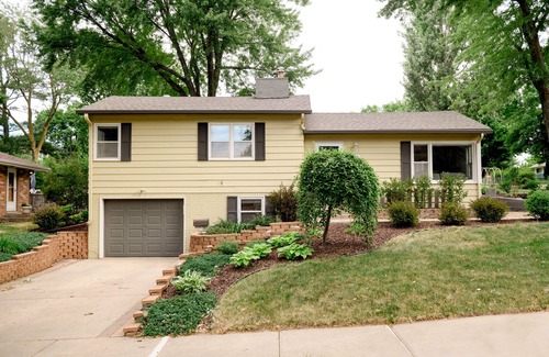 Sioux Falls House | Centrally located, spacious, updated home with room to Entertain!