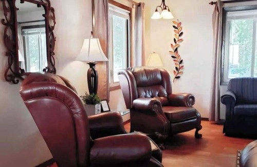 Sioux Falls House | Centrally located, sleeps 10, security system, close to colleges and hospitals