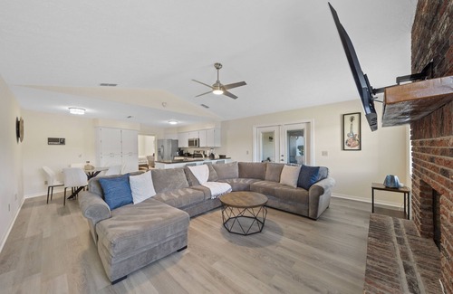 Timber Pond III House | Centrally Located, Serene Luxury Retreat